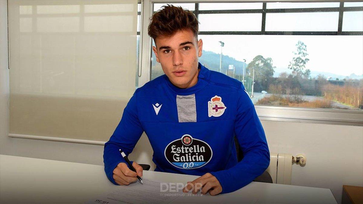 Vallejo, firmando el contrato