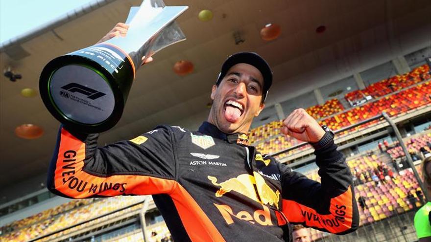 Exhibición de Ricciardo frente a todos los campeones del mundo