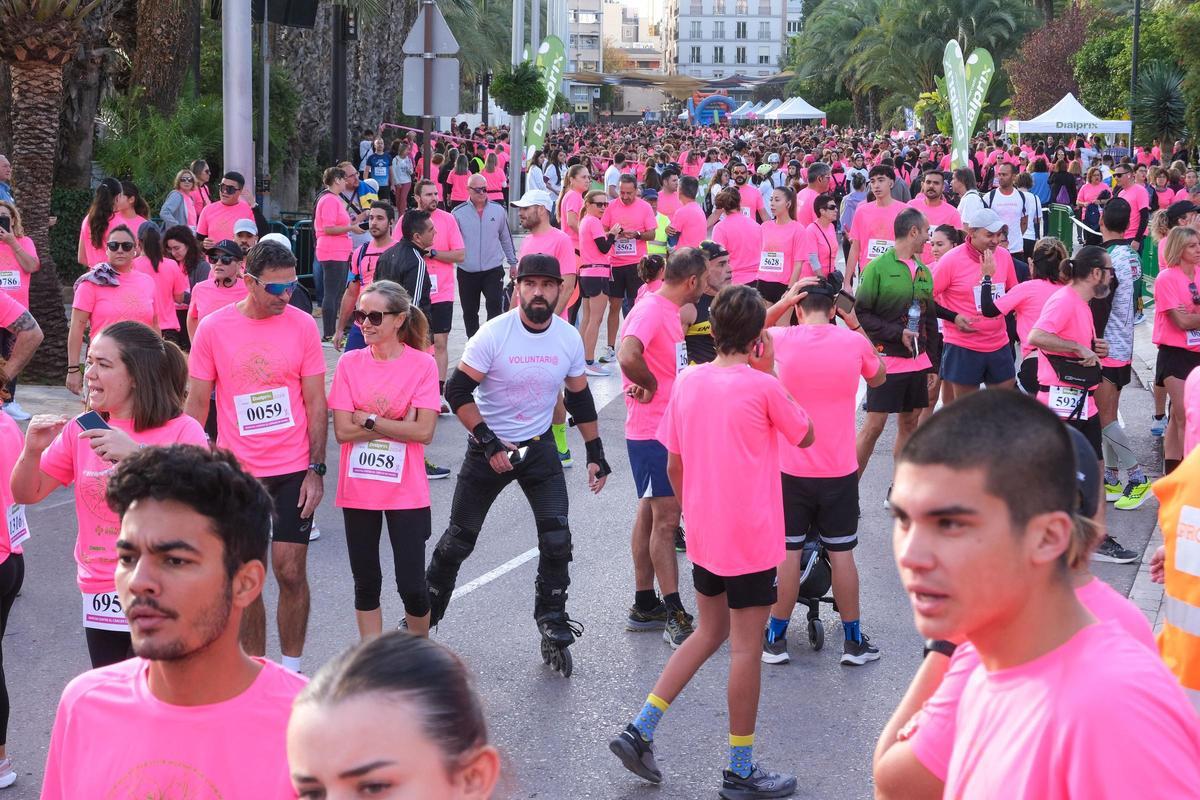 Las mejores imágenes de la carrera y marcha contra el cáncer de mama en ...