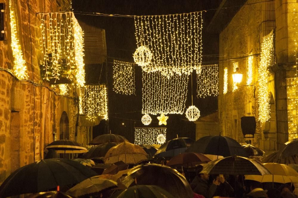 Encendido de las luces en Puebla de Sanabria.