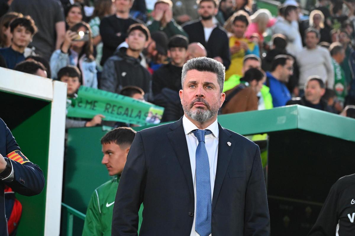 Christian Bragarnik, con rostro serio antes del Elche-Getafe.