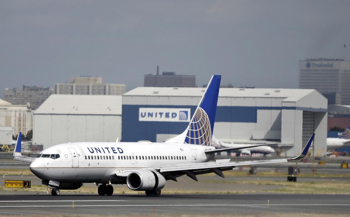 Un avión de United aterriza en el aeropuerto de Newark, puerta de entrada a Nueva York