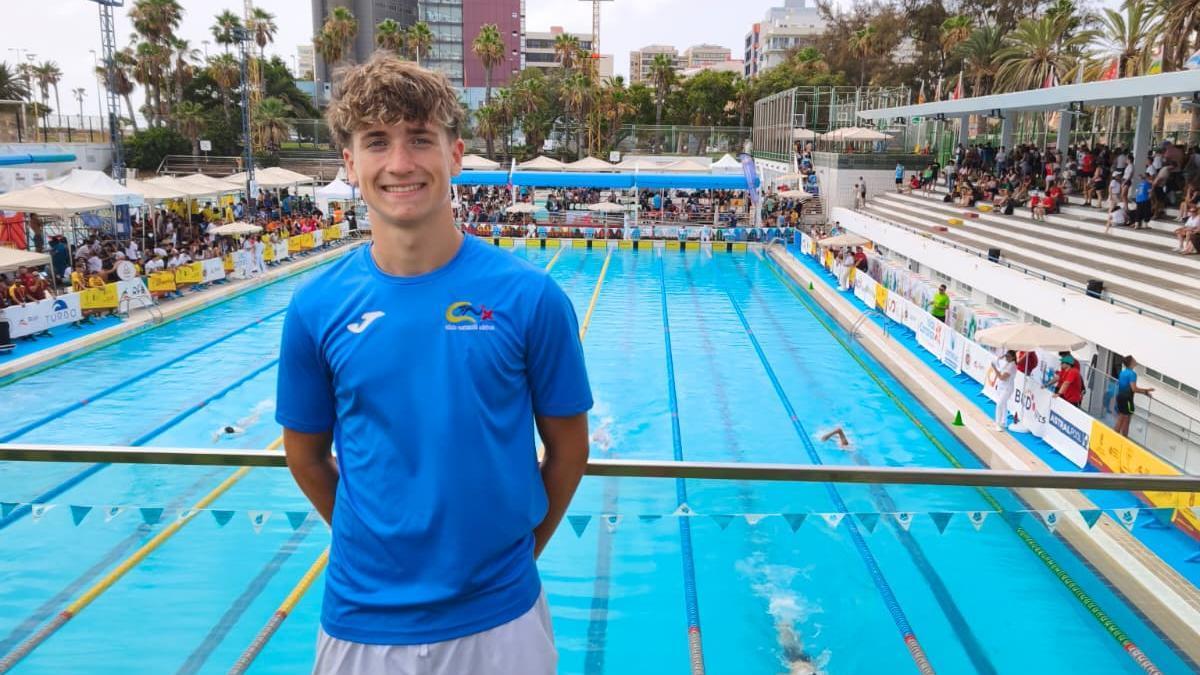 El nadador del CN Xàtiva Ulises Iaschuk en el Campeonato de España de Natación Infantil, en Canarias.