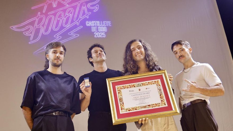 Arde Bogotá también reina en el Cante con el Castillete más rockero