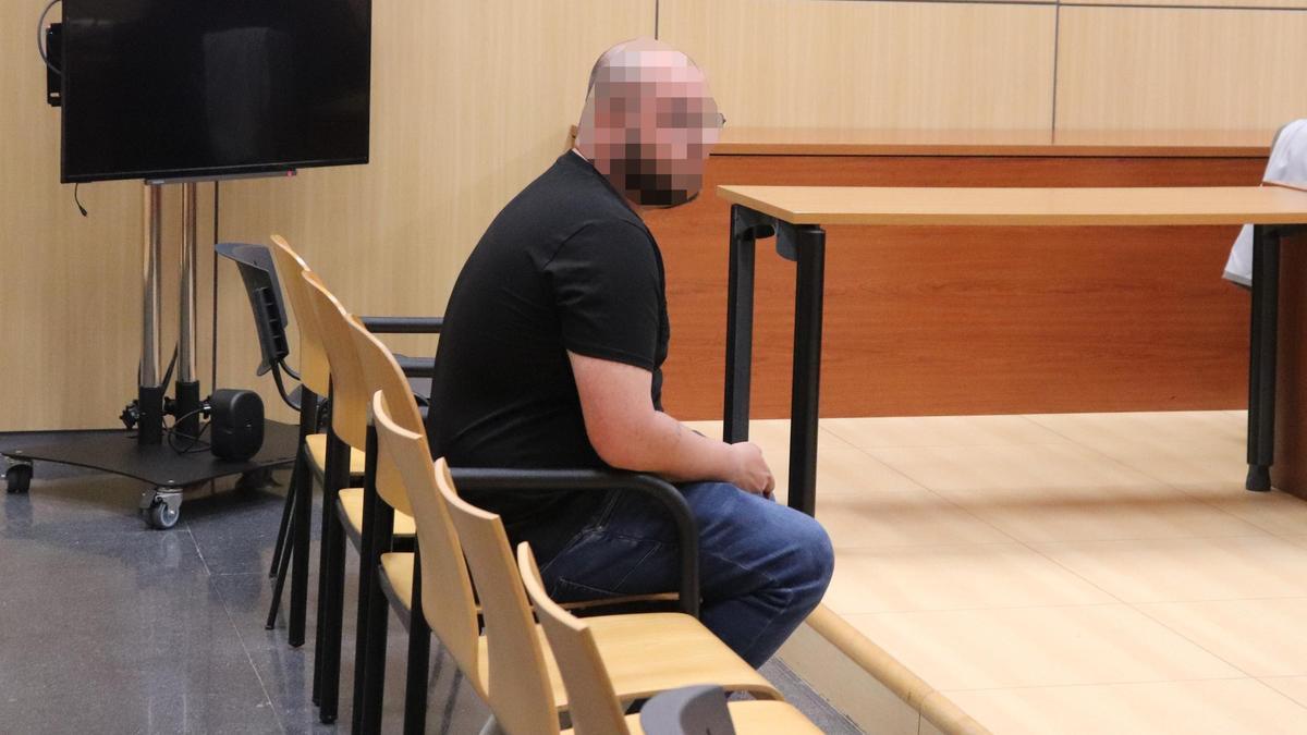 El acusado de intentar matar a un joven de una cuchillada por la espalda en una discoteca de Manises.