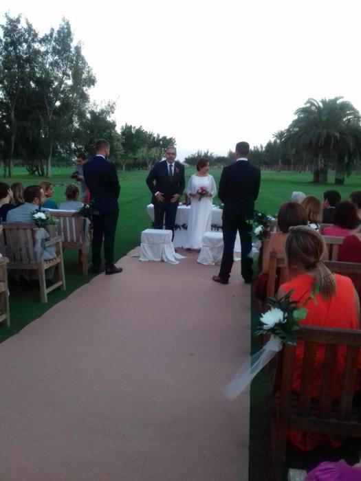 Boda en Maspalomas de los comisarios Sagrario de León y Antonio Jarabo