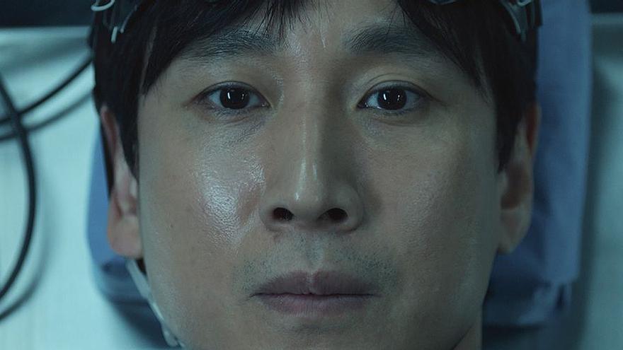 Lee Sun-kyun en &#039;Dr. Brain&#039;.