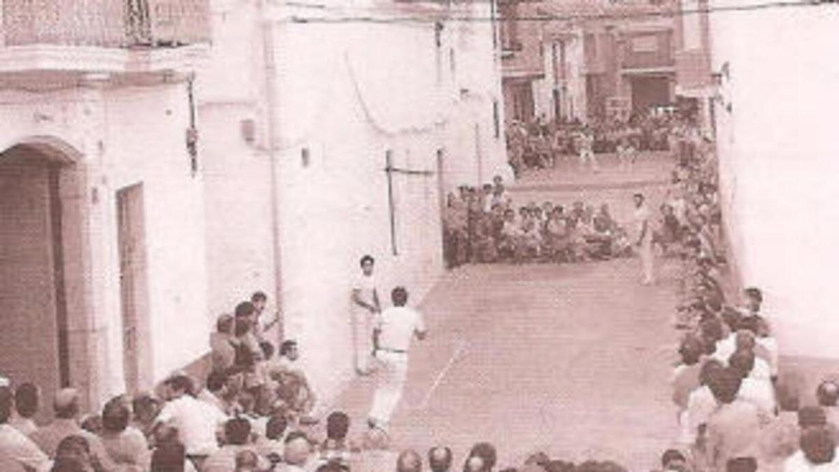 Calle El Mesón de Godelleta, año 1982.