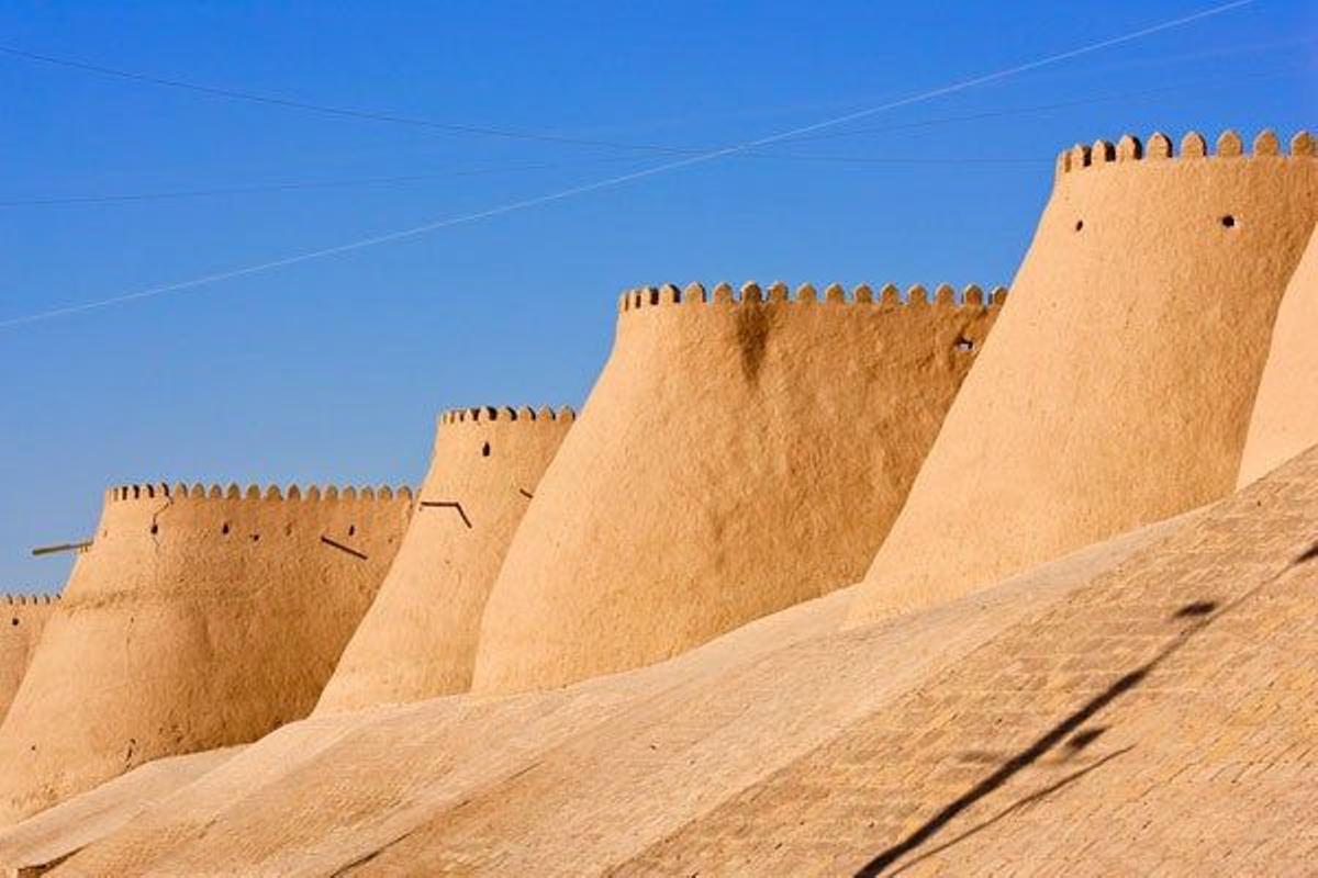 Murallas de Itchan Kala, una ciudad en el interior de Khiva.