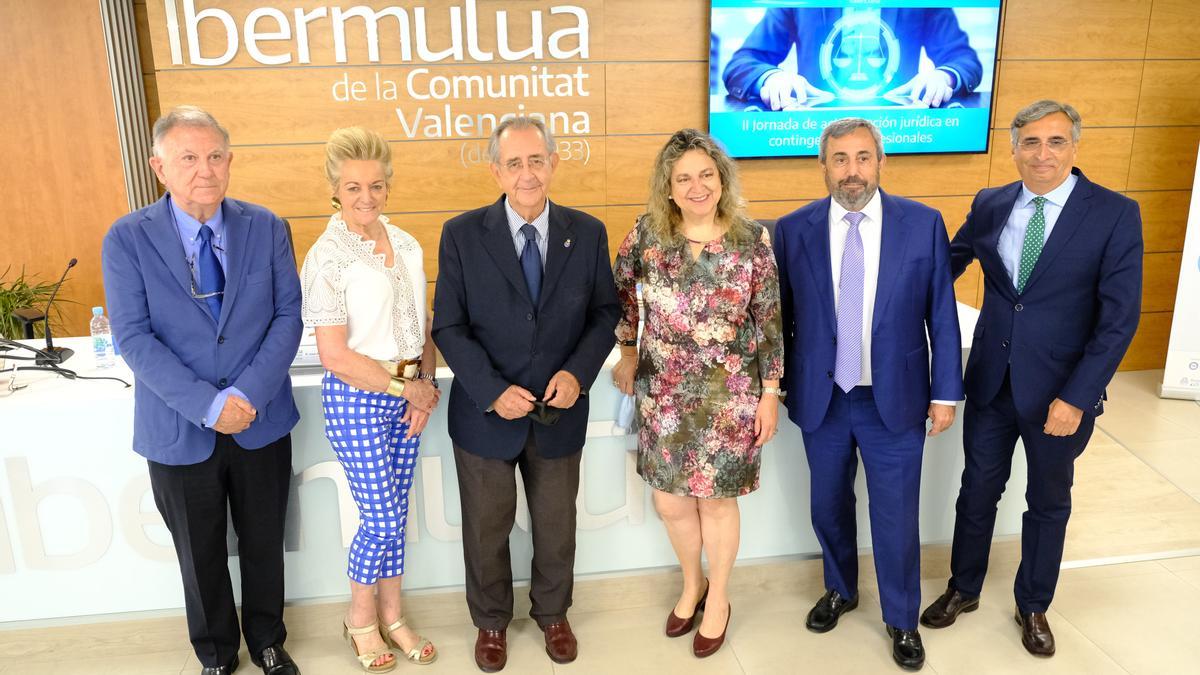 Los participantes en la jornada de Ibermutua: Fernando Salinas, María Luisa Segoviano, Juan Roca, Isabel Fajardo, Carlos Santos y Rafael Patrocinio Rodríguez.