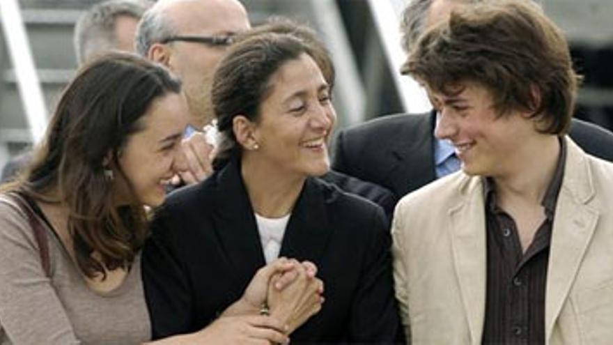 Ingrid Betancourt recibe en Bogotá a sus hijos