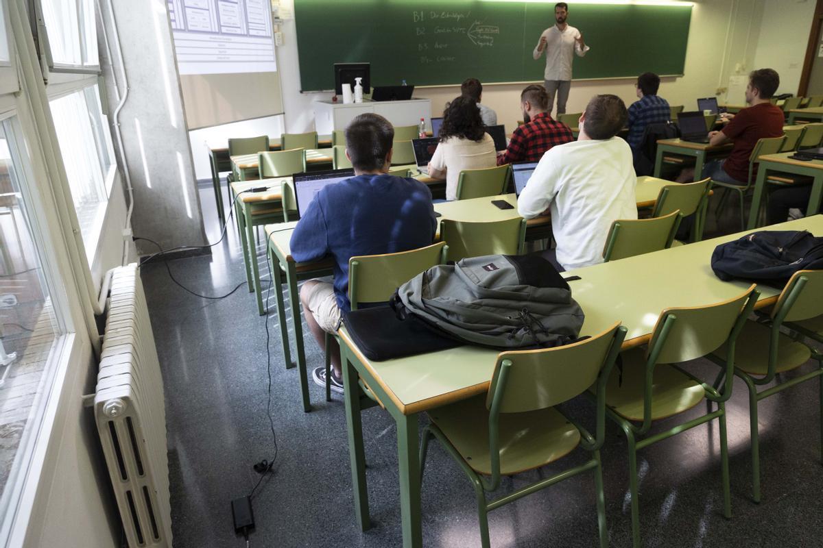 Una de las aulas de la UPV en el primer día sin climatización.