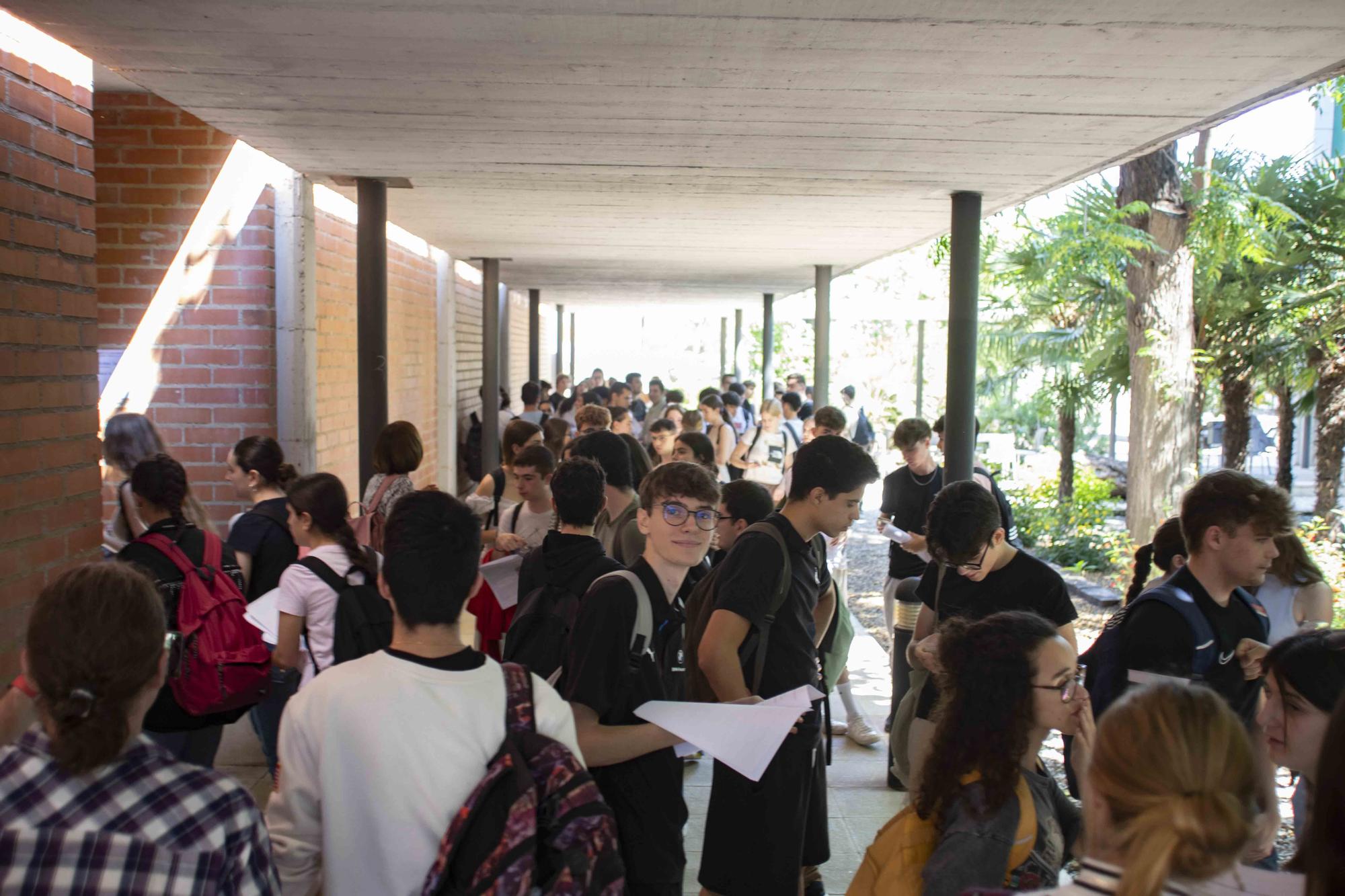 Alumnos de los institutos de la Costera y la Canal se enfrentan a los primeros exámenes de las PAU en Xàtiva