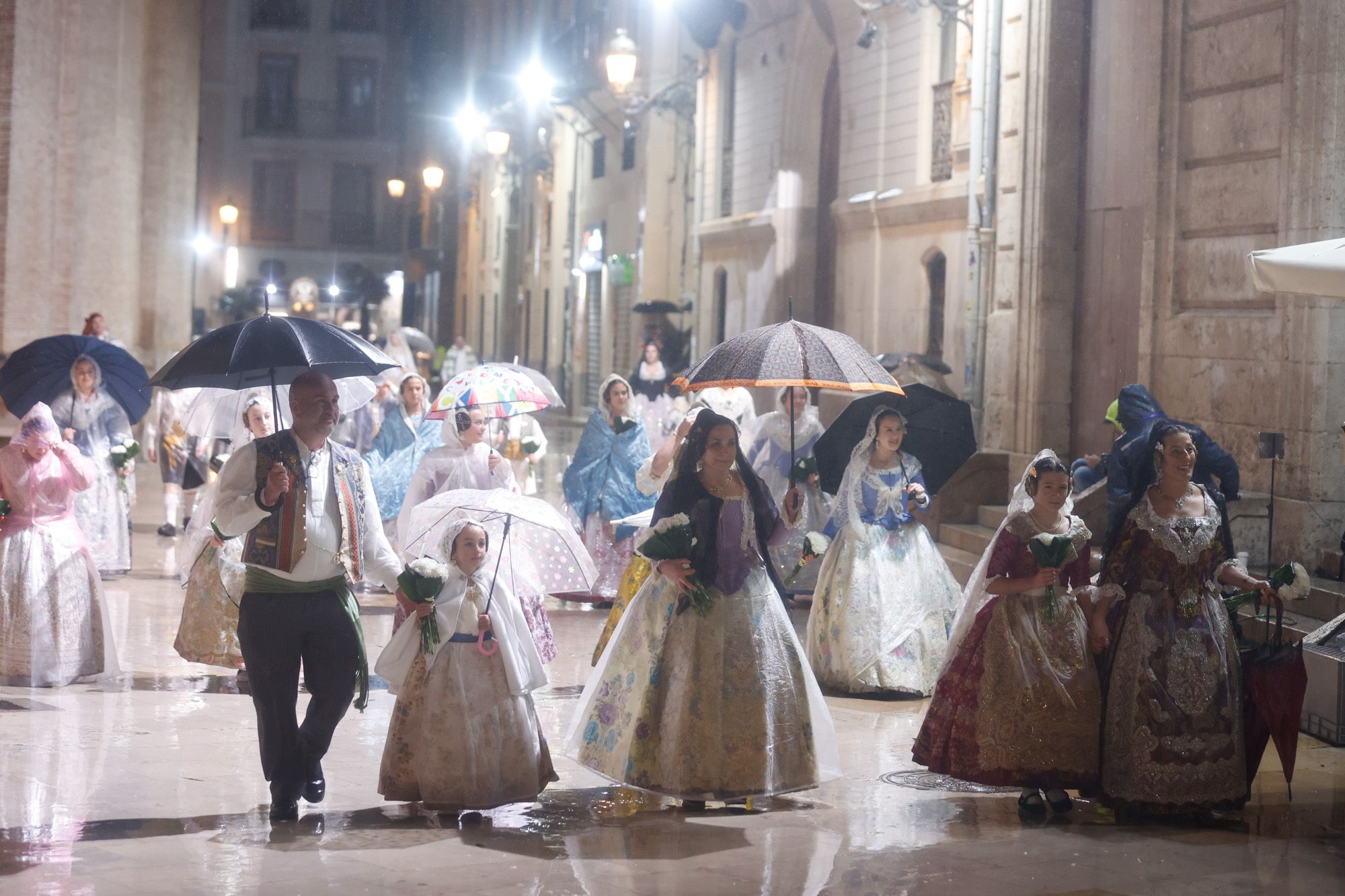 Todas las fotos de la Ofrenda del 18 de marzo por la calle San Vicente entre las 22:00 y las 23:00 horas