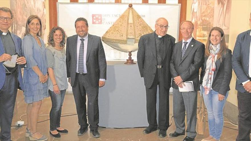 El manto de la coronación de Lledó luce restaurado