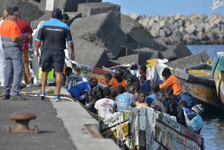 Rescatan cuatro pateras con 233 migrantes, uno de ellos fallecidos, en aguas cercanas a Canarias