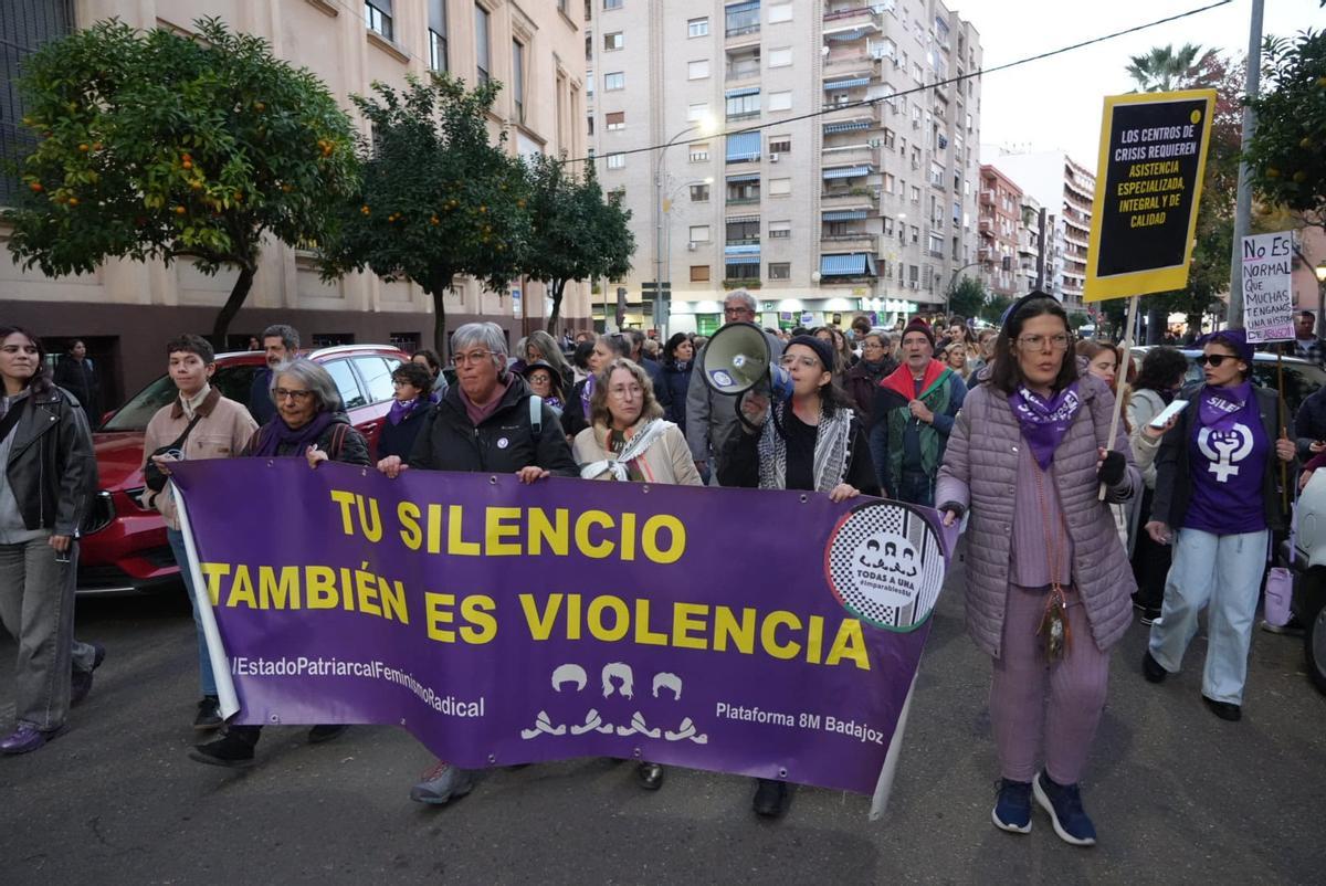 Fotogalería | El 25N moviliza a Badajoz en una multitudinaria protesta contra la violencia de género