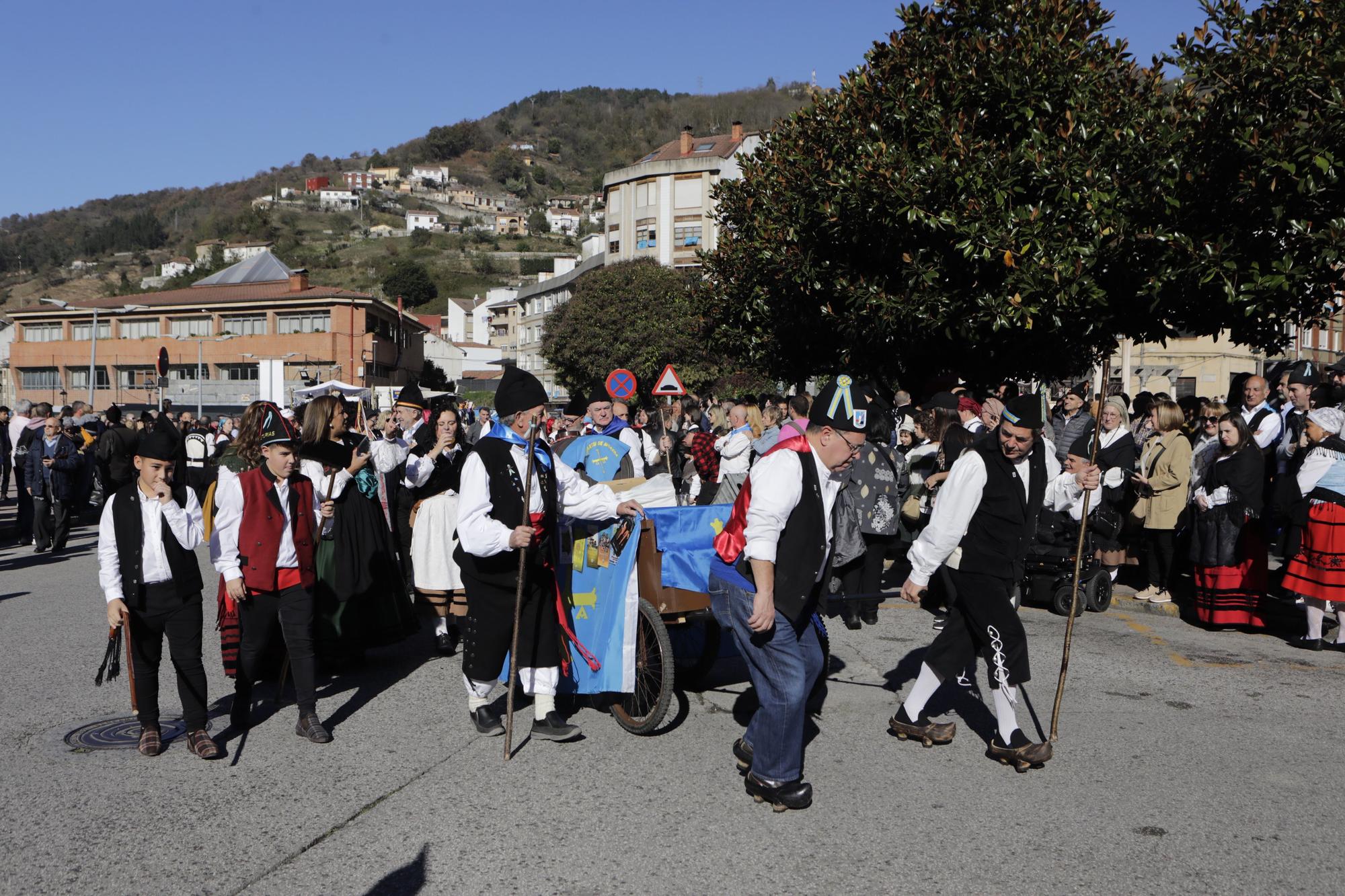 EN IMÁGENES: La localidad allerana de Moreda celebra San Martín, la fiesta de los Humanitarios