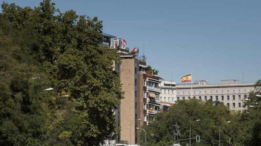 Manifestación de policías y guardias civiles, ayer, en Madrid, en demanda de equiparación salarial con los Mossos. // Efe