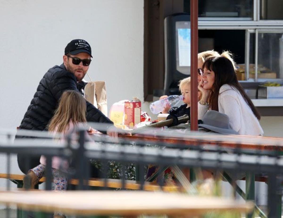 Marta con la familia de Elsa Pataky en Los Ángeles