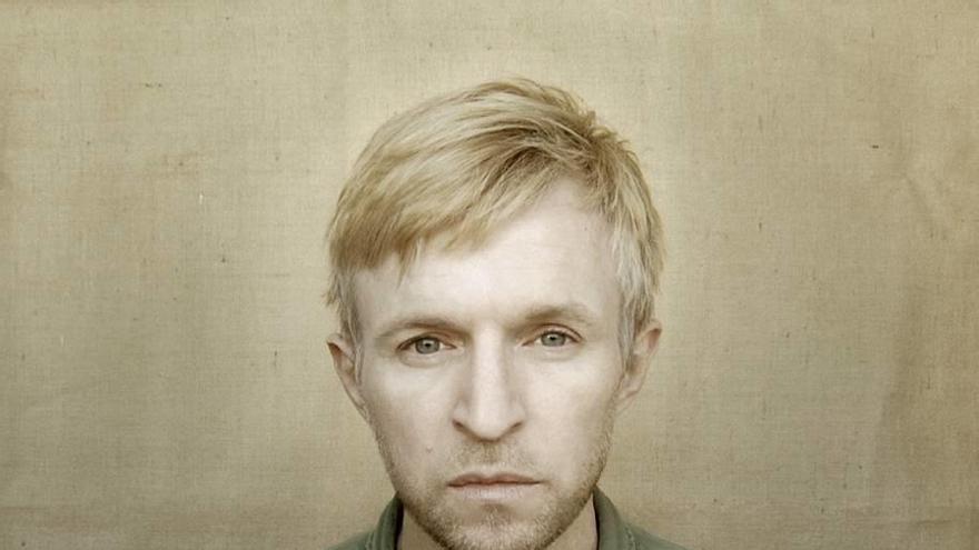 A la izquierda, el sueco Jay Jay Johanson; a la derecha, el norteamericano José James.