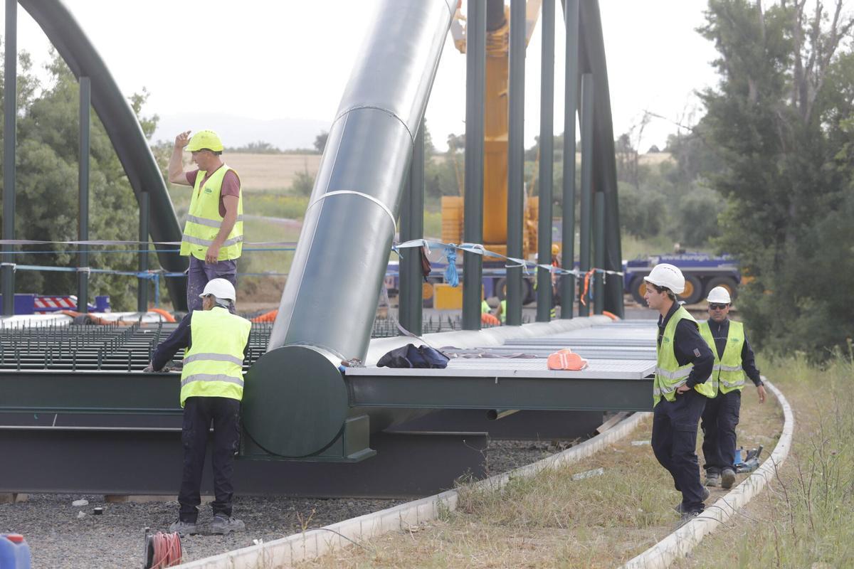 Montaje de la estructura metálica del puente de Alcolea de Córdoba Montaje de la estructura metálica del puente de Alcolea de Córdoba