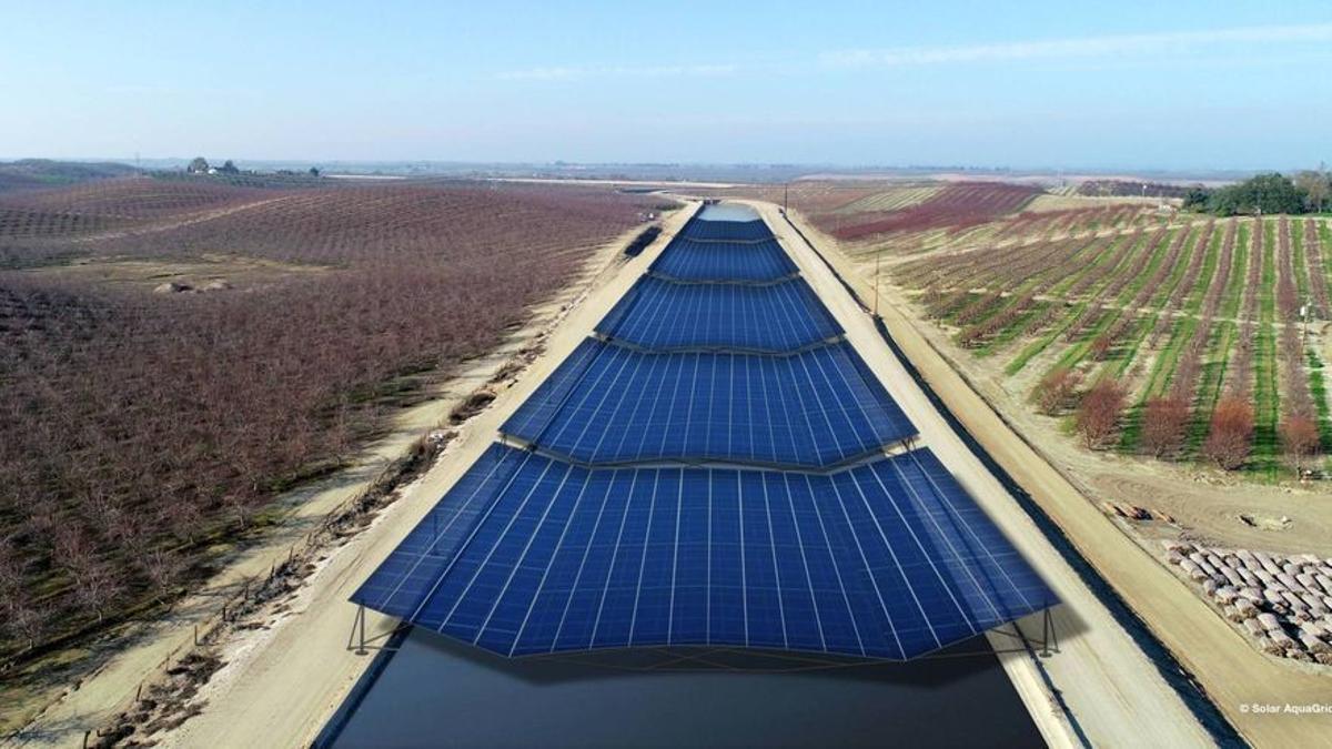 Recreación de paneles solares sobre un canal en California.