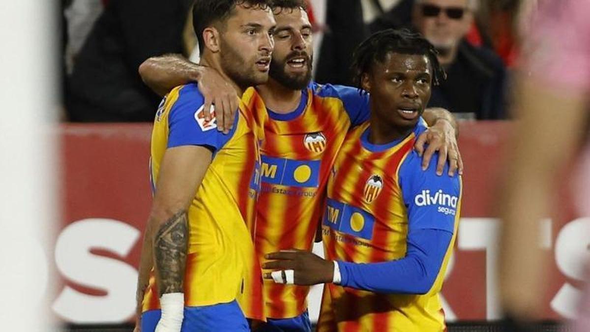 Rioja y Duro se abrazan con Ramazani