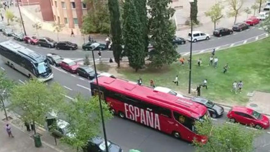 La selección, camino de  La Romareda