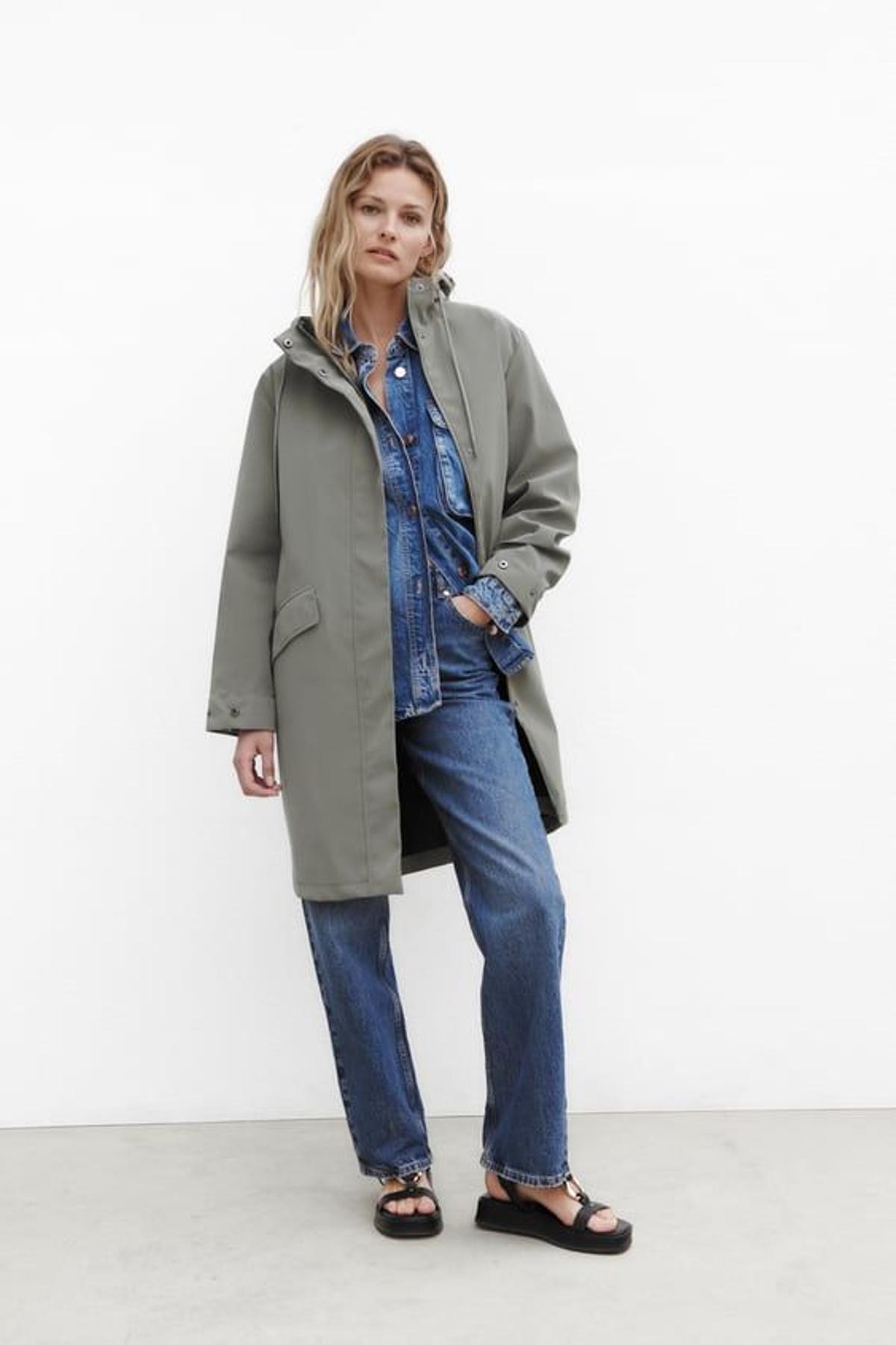 Parka encerada de Zara