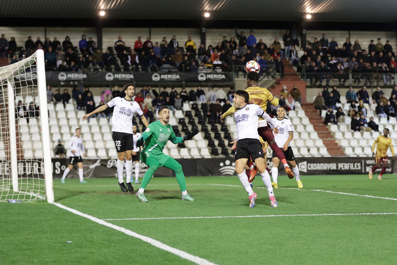 Mérida-Córdoba CF: las imágenes del partido en el Estadio Romano