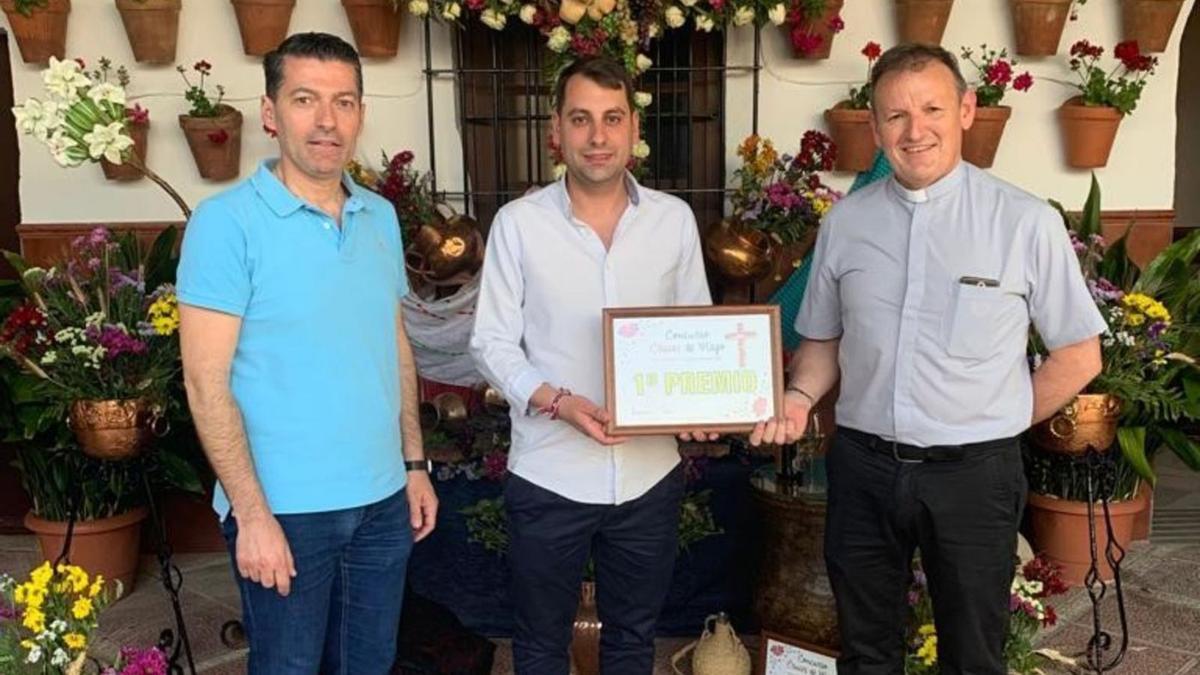 Las cruz de Jesús Nazareno venció en el concurso de Puente Genil.