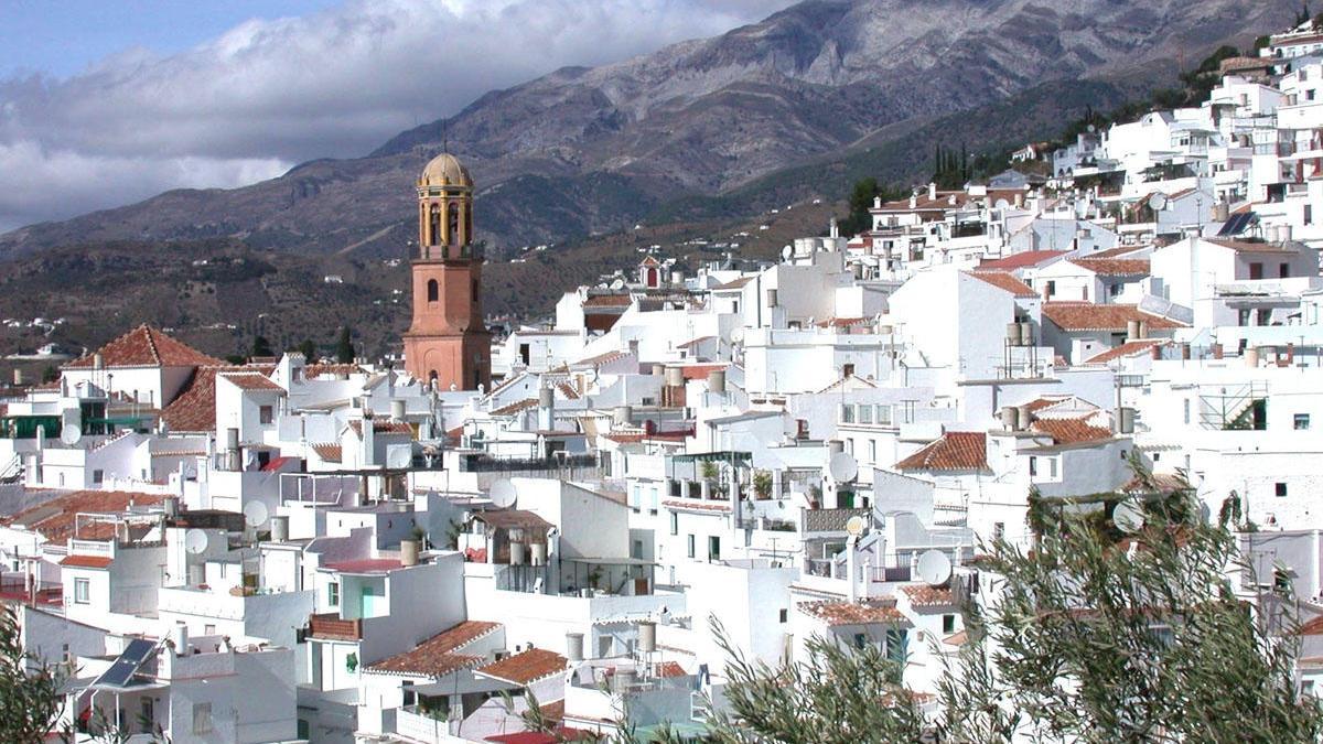 Vista panorámica del casco histórico de Cómpeta, uno de los 15 municipios de la Axarquía que, después de dos meses, sigue sin haber confirmado ni un solo caso de contagio.