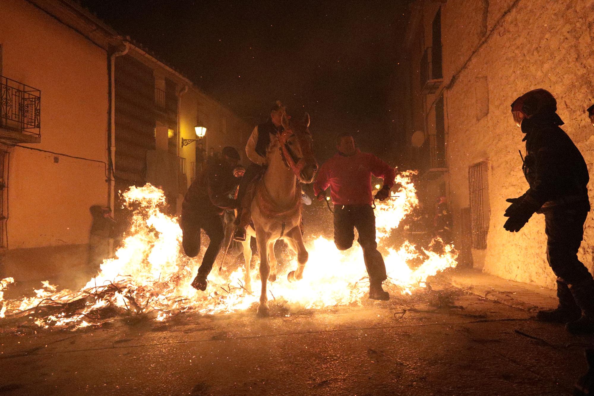 Las mejores fotos de la espectacular Matxà de Sant Antoni en Vilanova d'Alcolea