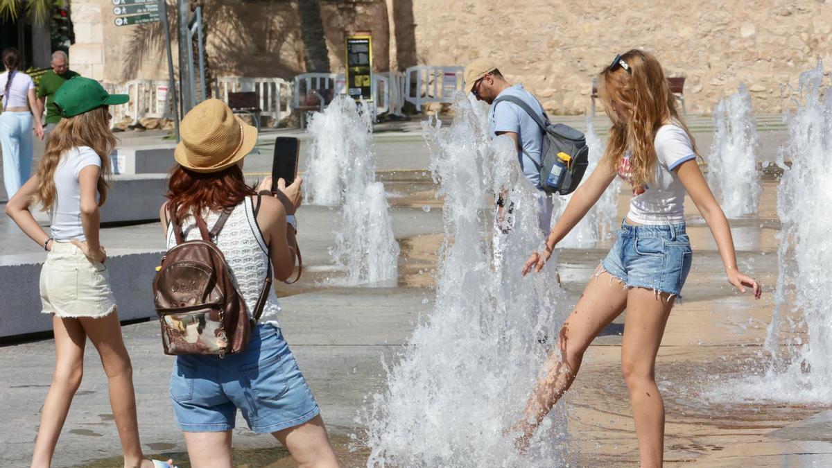 La ola de calor extremo se recrudece en Alicante: el termómetro rompe la barrera de los 42°C este miércoles