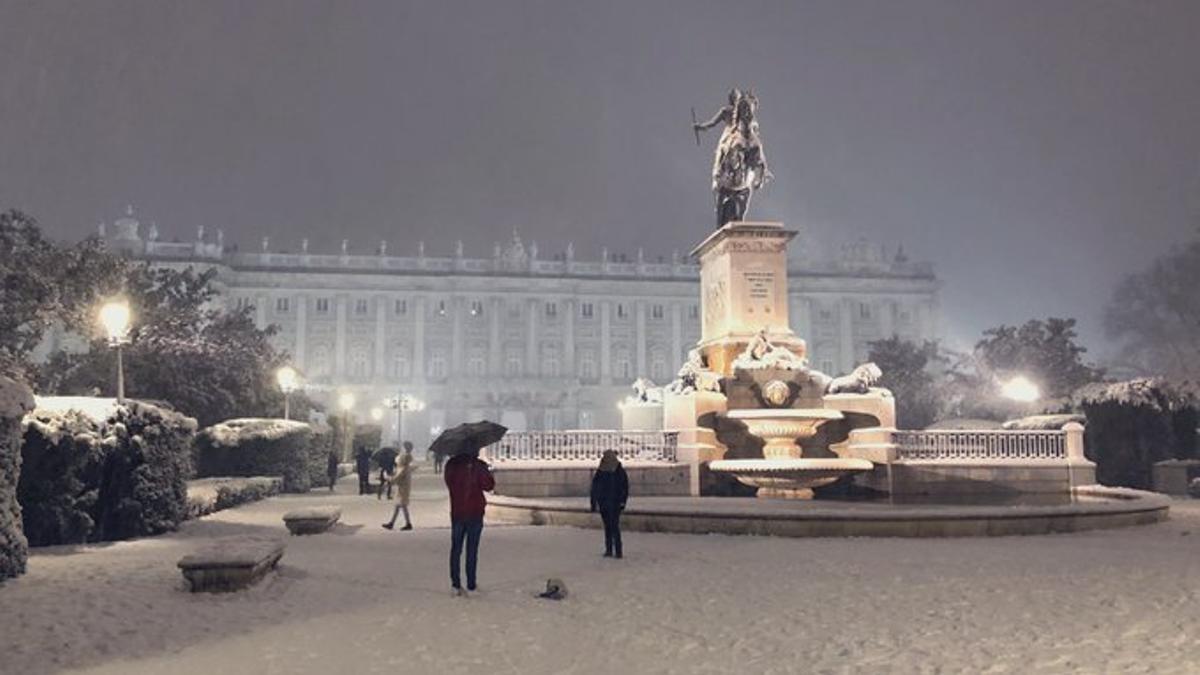 Filomena entierra a Madrid con más de 30 centímetros de nieve