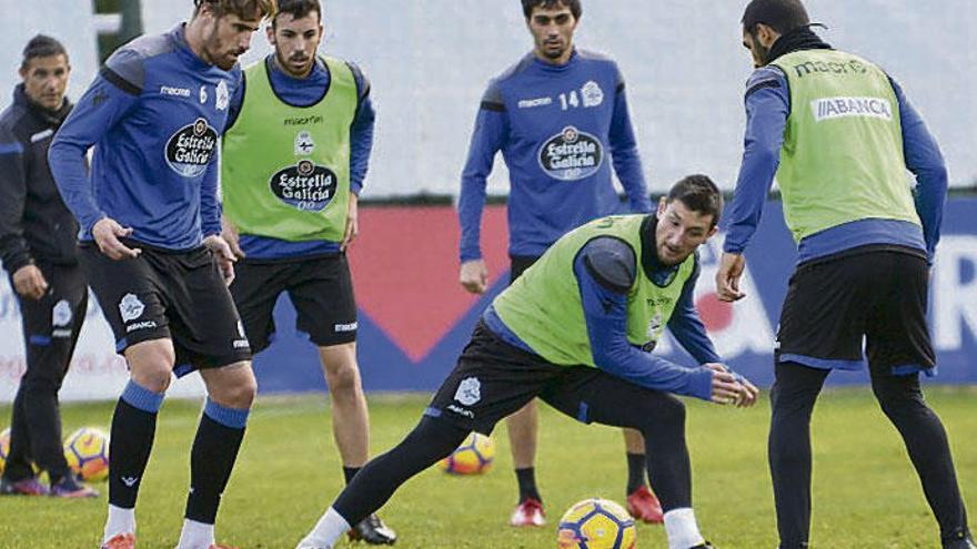 El andaluz premia a Valle por su doblete y deja fuera a Albentosa tras descartarlo también para la Copa