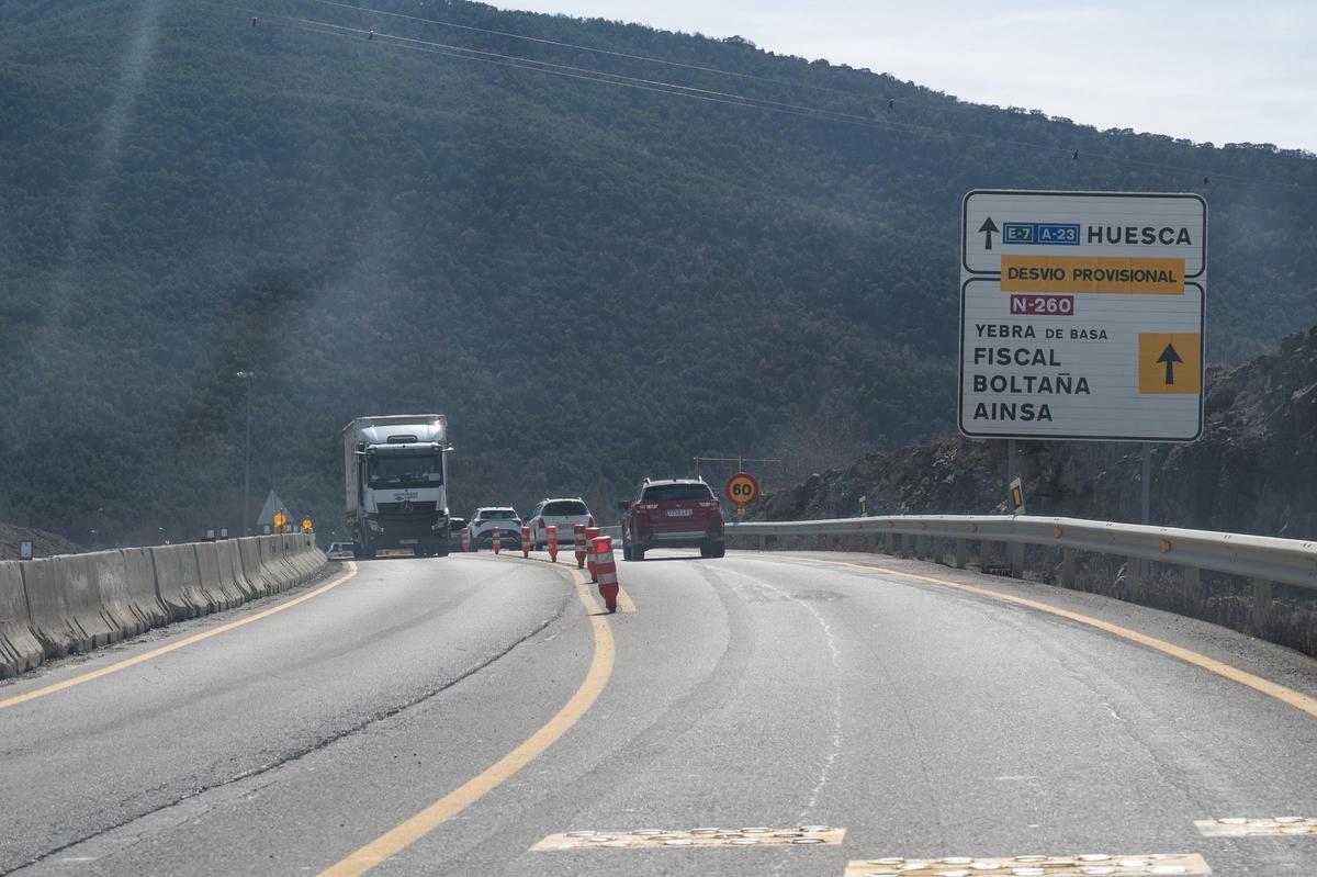 Sabiñánigo vive entre obras paralizadas y retenciones en carretera los domingos
