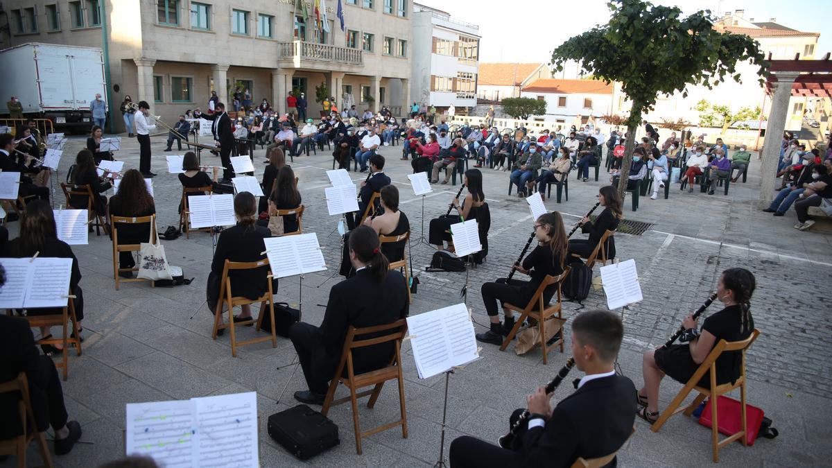 La banda de Merza en su concierto.