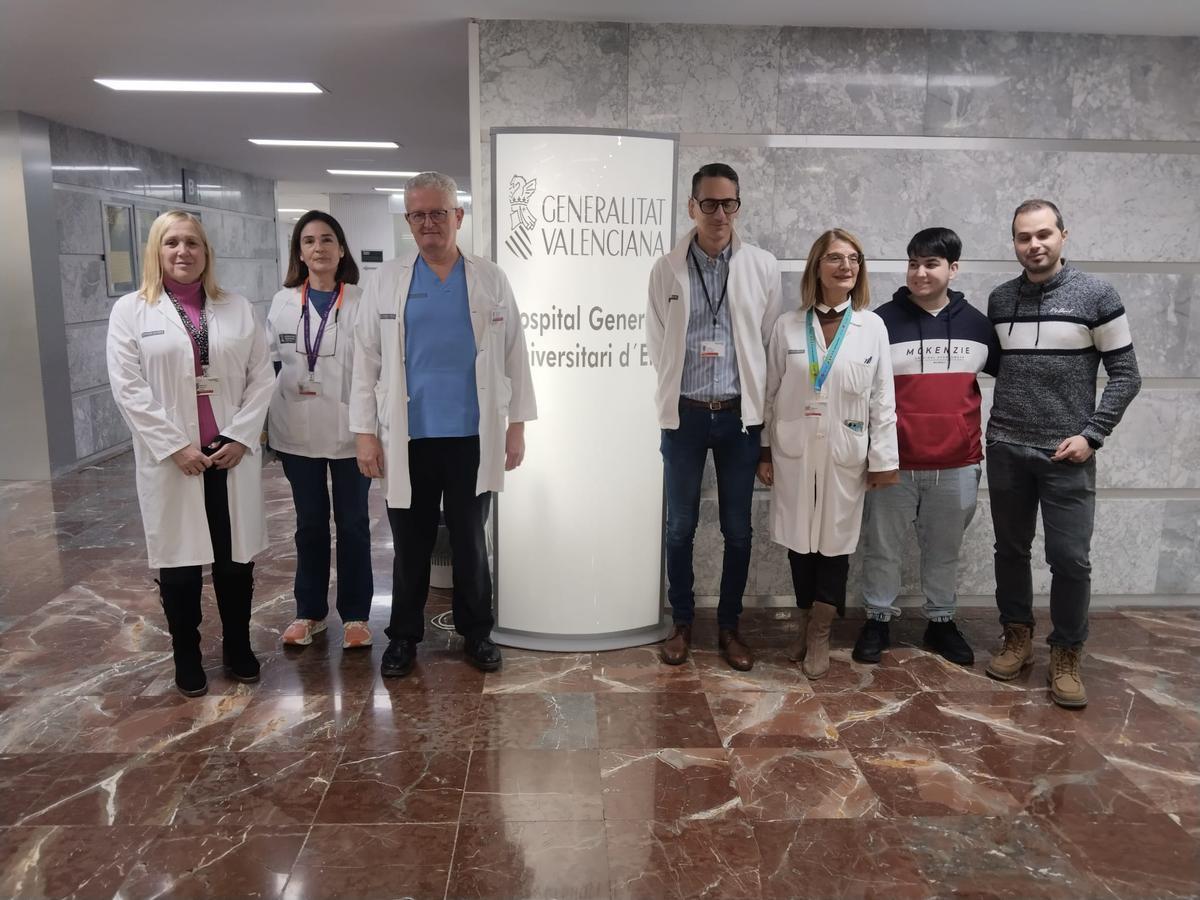 Equipo del Hospital General de Elche y del Centro Tecnológico del Juguete que han desarrollado el dispositivo