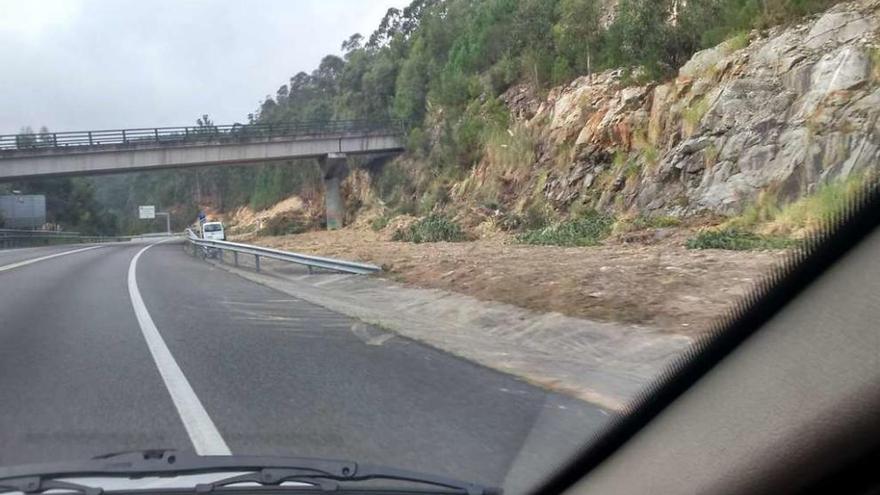 Obras en el primer subtramo del corredor en Domaio. // Santos Álvarez