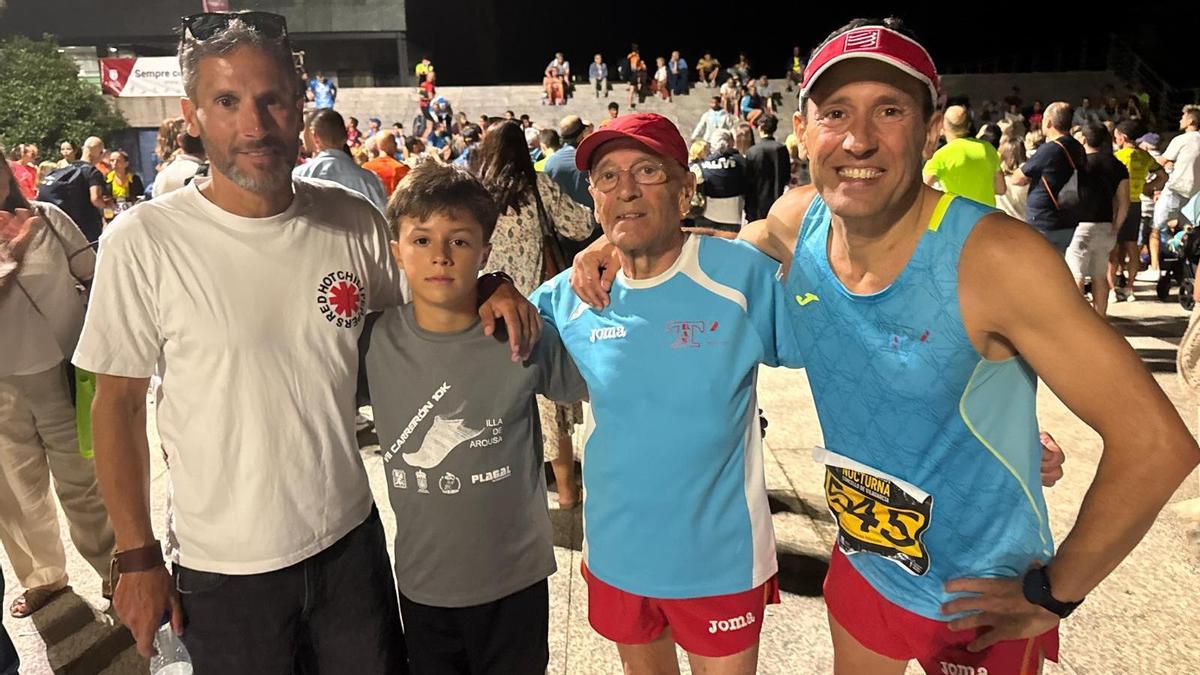 Abuelo, hijos y nieto protagonizaron una de las intrahistorias de la carrera.