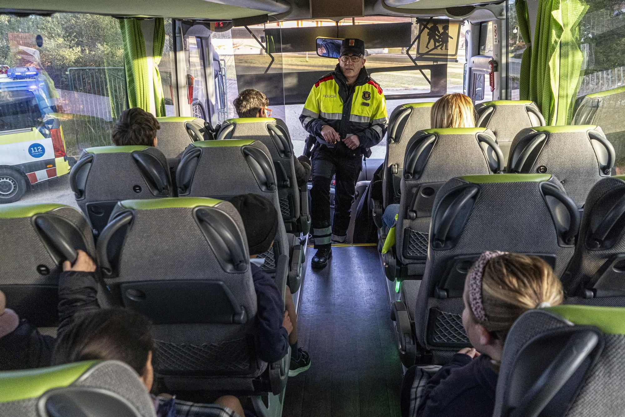 Un control del transport escolar dels Mossos, des de dins