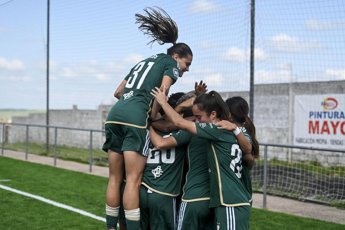Las imágenes del Cacereño Femenino - Barça B