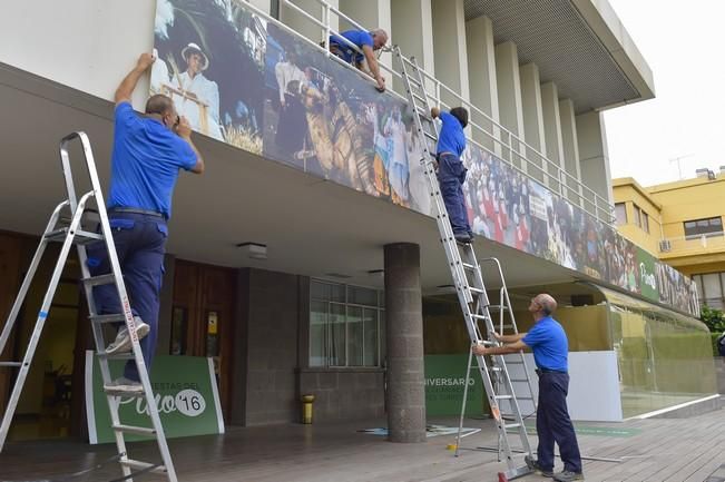 Carteles en el Cabildo por el 50 aniversario de ...