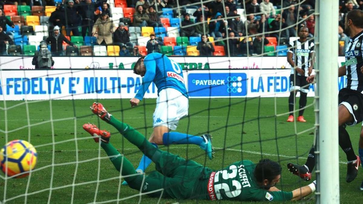 Jorginho marcó el gol que le dio los tres puntos al Nápoles