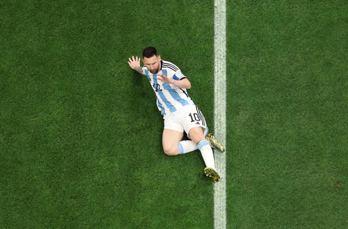 Lionel Messi celebra uno de los goles en la final del Mundial.