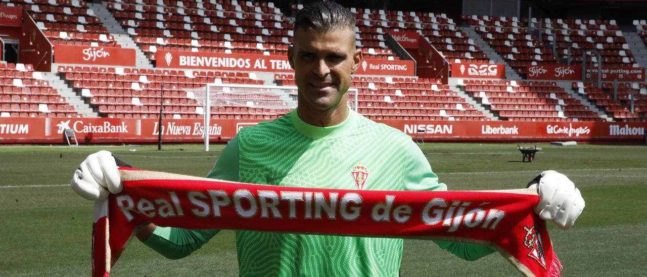 Iván Cuéllar, durante su presentación en El Molinón