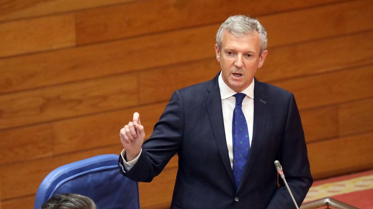 EL PRESIDENTE DE LA XUNTA, ALFONSO RUEDA, EN UNA DE SUS INTERVENCIONES EN EL PLENO DE SESION DE CONTROL AL GOBIERNO EN EL PARLAMENTO GALLEGO