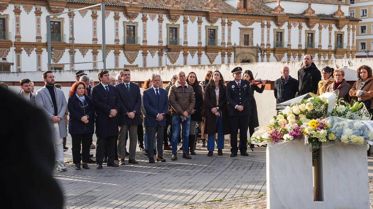 Autoridades asistentes al homenaje a las policías locales asesinadas en 1996.
